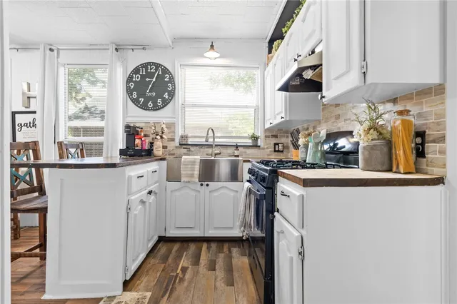 $154,000 | 706 Gassaway Avenue, Lott, TX 76656