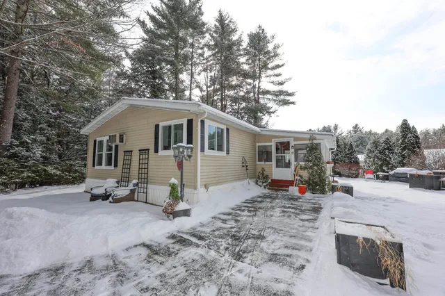 $189,900 | 63 Evergreen Lane, Hopkinton, NH 03229