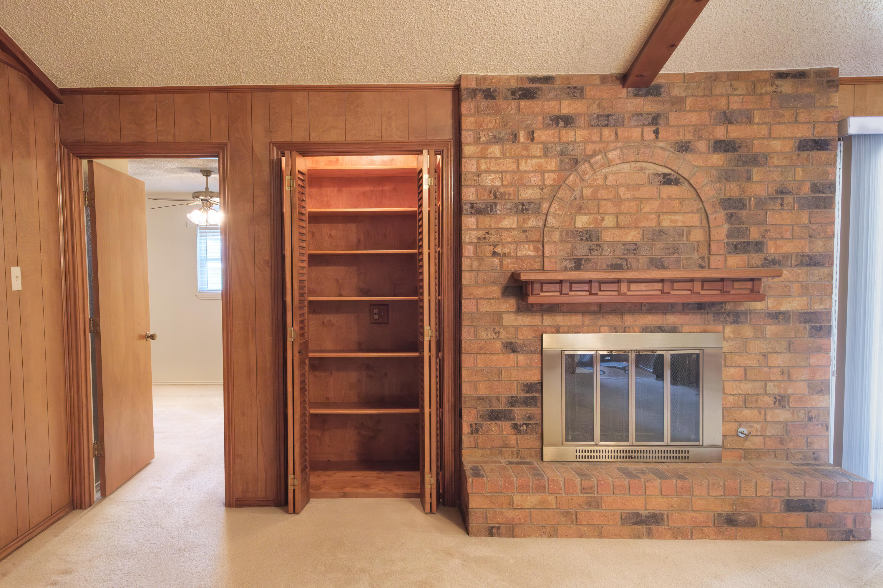 5405 73rd Street Lubbock, TX 79424 - Photo 10 of 27 Living Room