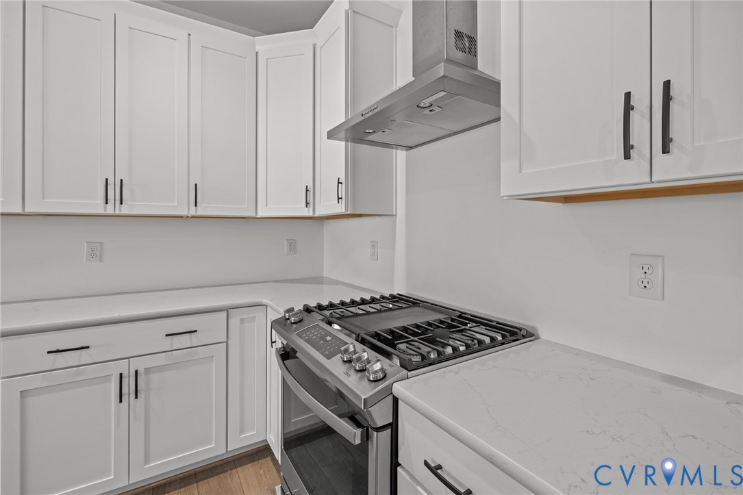 224 Lauradell Road Ashland, VA 23005 - Photo 20 of 74 Kitchen featuring white shaker cabinetry, stainles