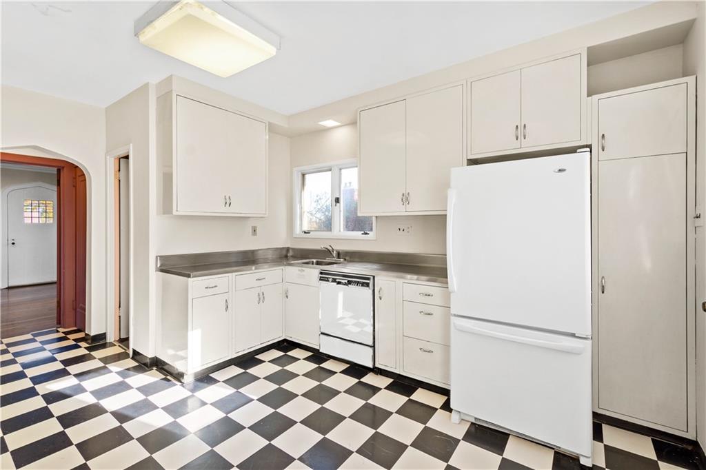 869 Bower Hill Road Pittsburgh, PA 15243 - Photo 8 of 25 Gallery Image 8