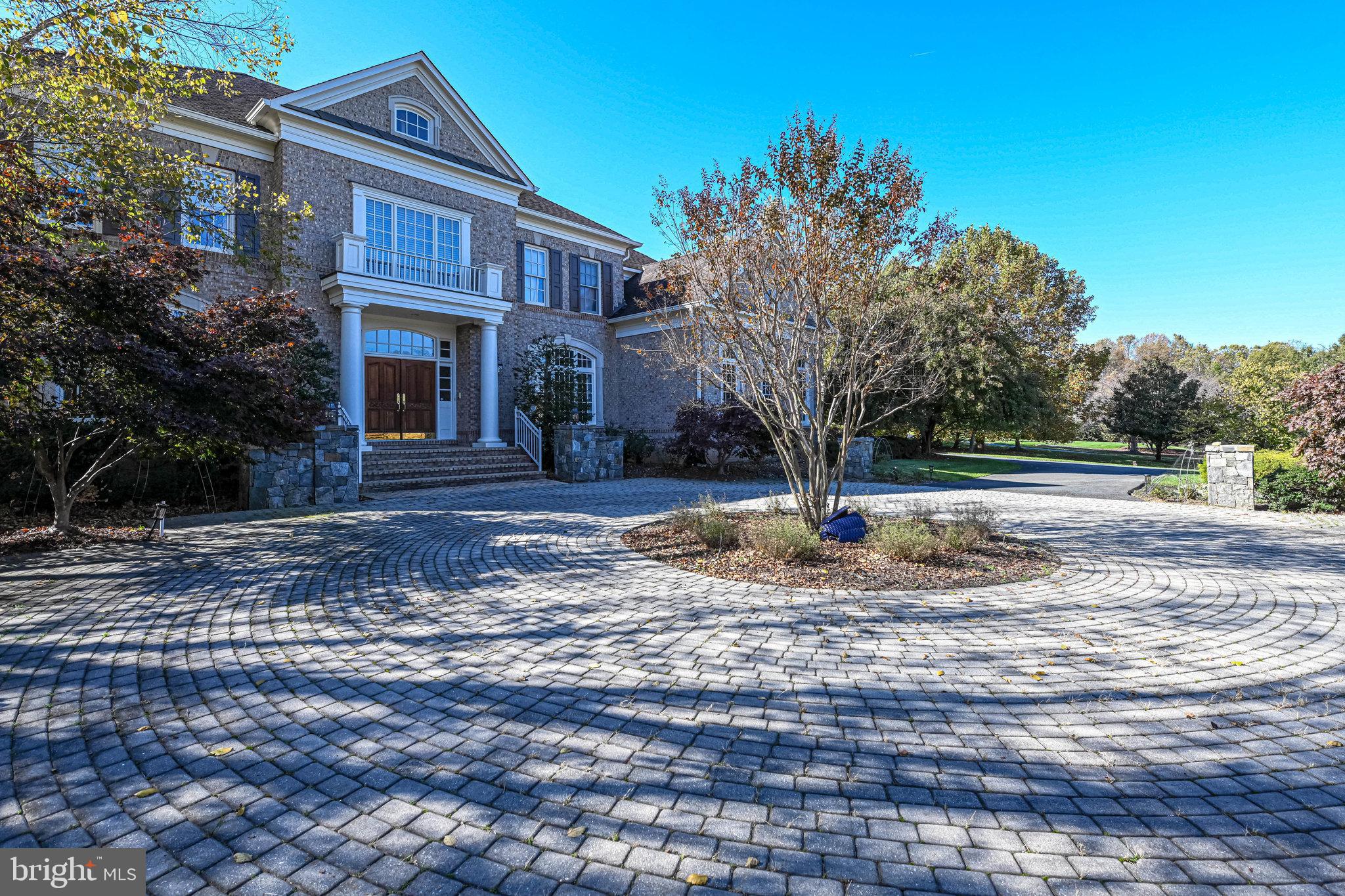 730 Strawfield Lane Great Falls, VA 22066 - Photo 3 of 37