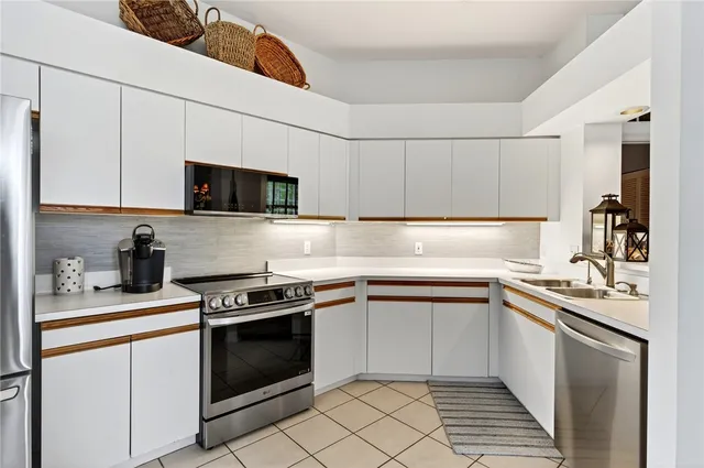 $8,500 | 1440 Winding Oaks Circle West, Unit A203, Vero Beach, FL 32963