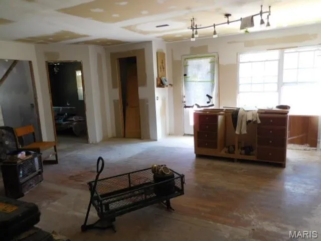 $100,000 | 4235 Radio Tower Road, Salem, IL 62881