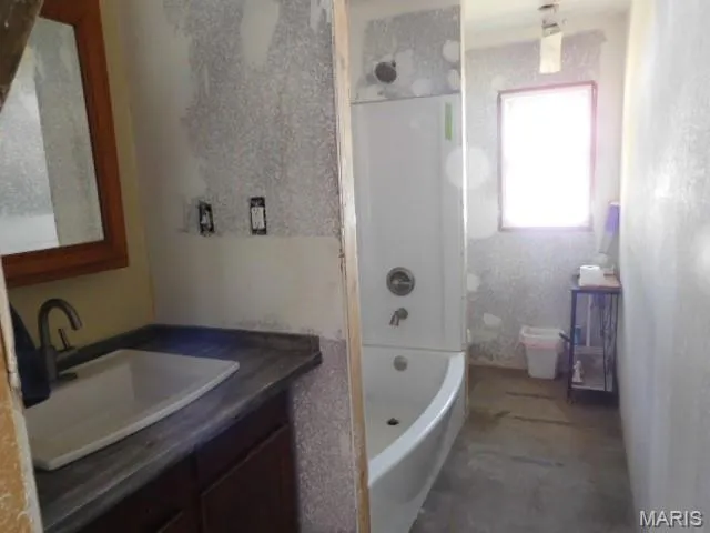 $100,000 | 4235 Radio Tower Road, Salem, IL 62881