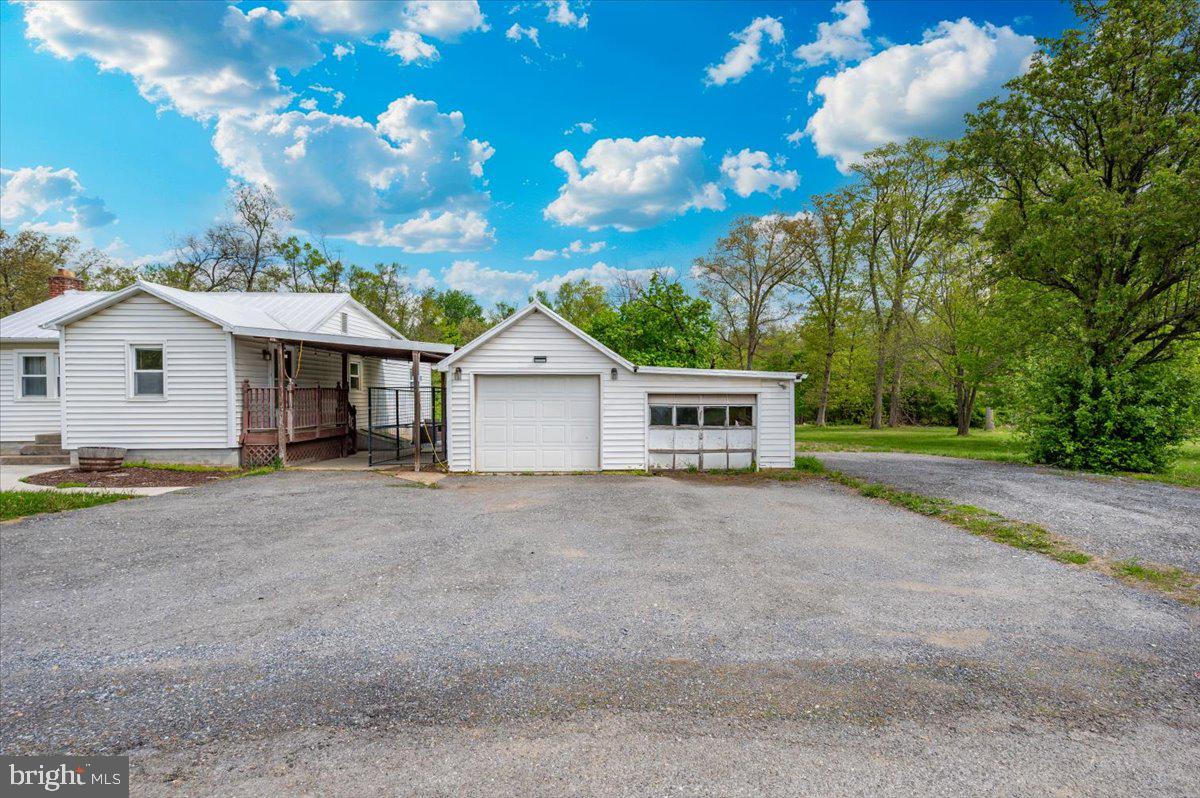 13035 Brice Road Thurmont, MD 21788 - Photo 15 of 58 2 Car Garage