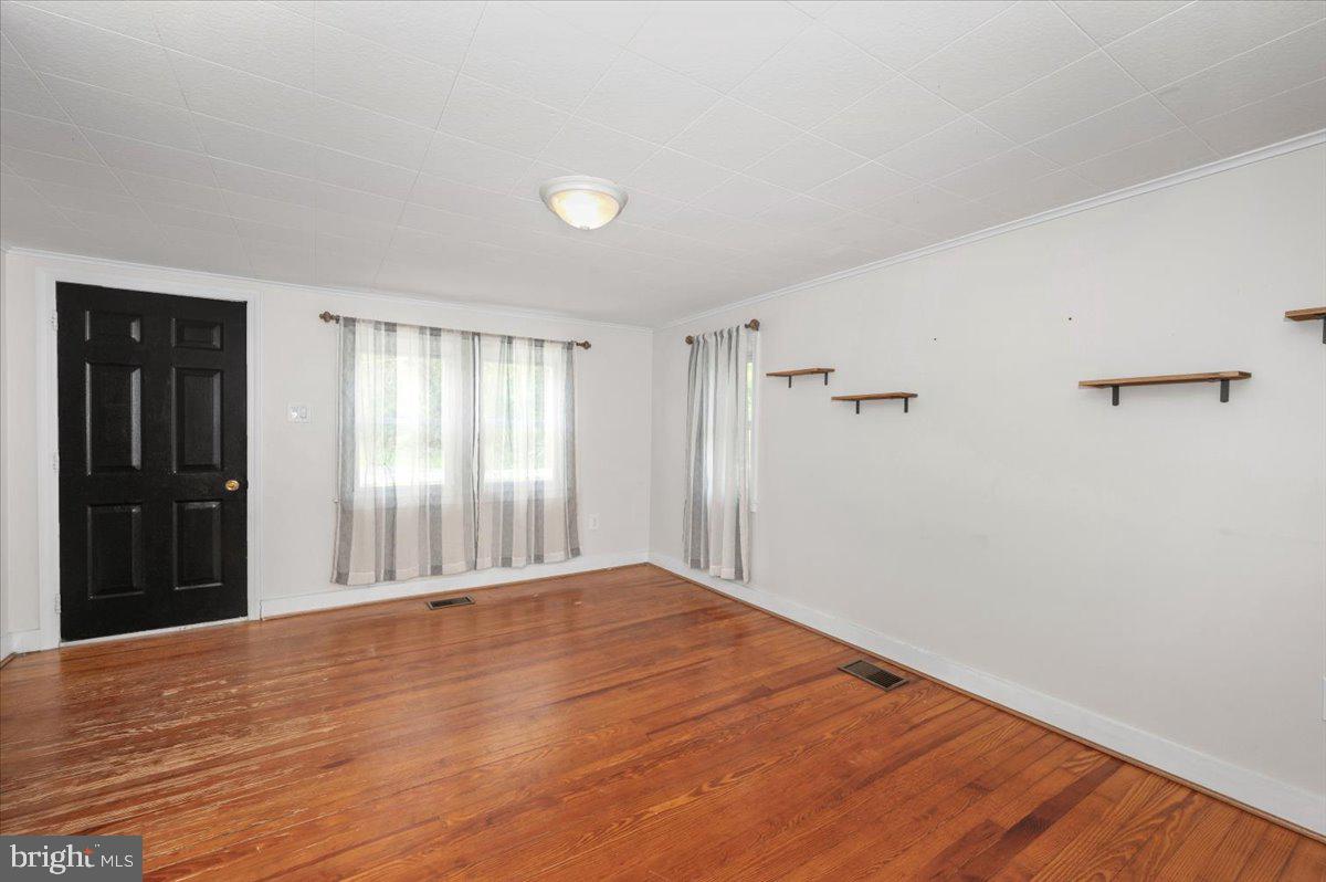 13035 Brice Road Thurmont, MD 21788 - Photo 2 of 58 Living Room