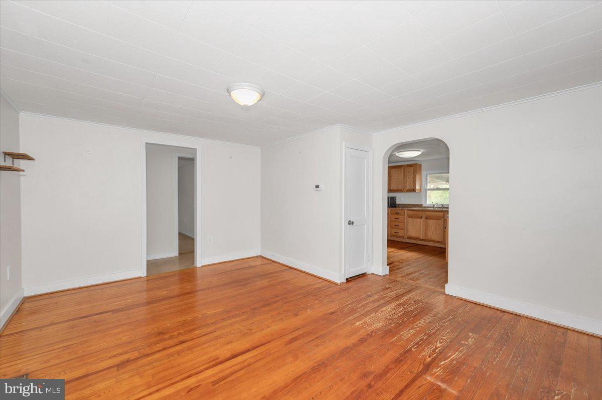13035 Brice Road Thurmont, MD 21788 - Photo 3 of 58 Living Room