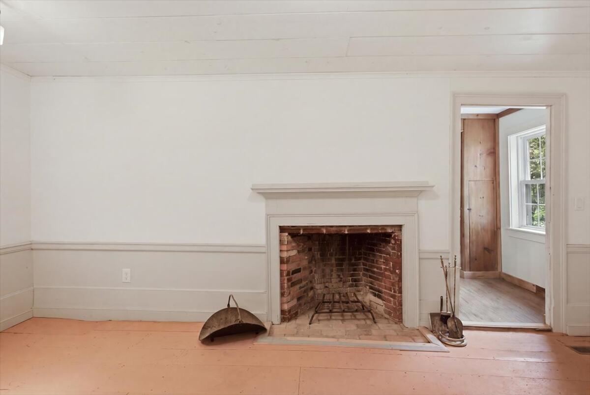 1135 Manchester Road Belgrade, ME 04917 - Photo 9 of 110 037-Living Room 22