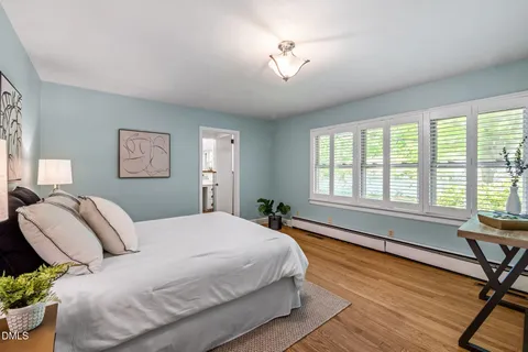 $825,000 | 68 Oakwood Drive, Chapel Hill, NC 27517
