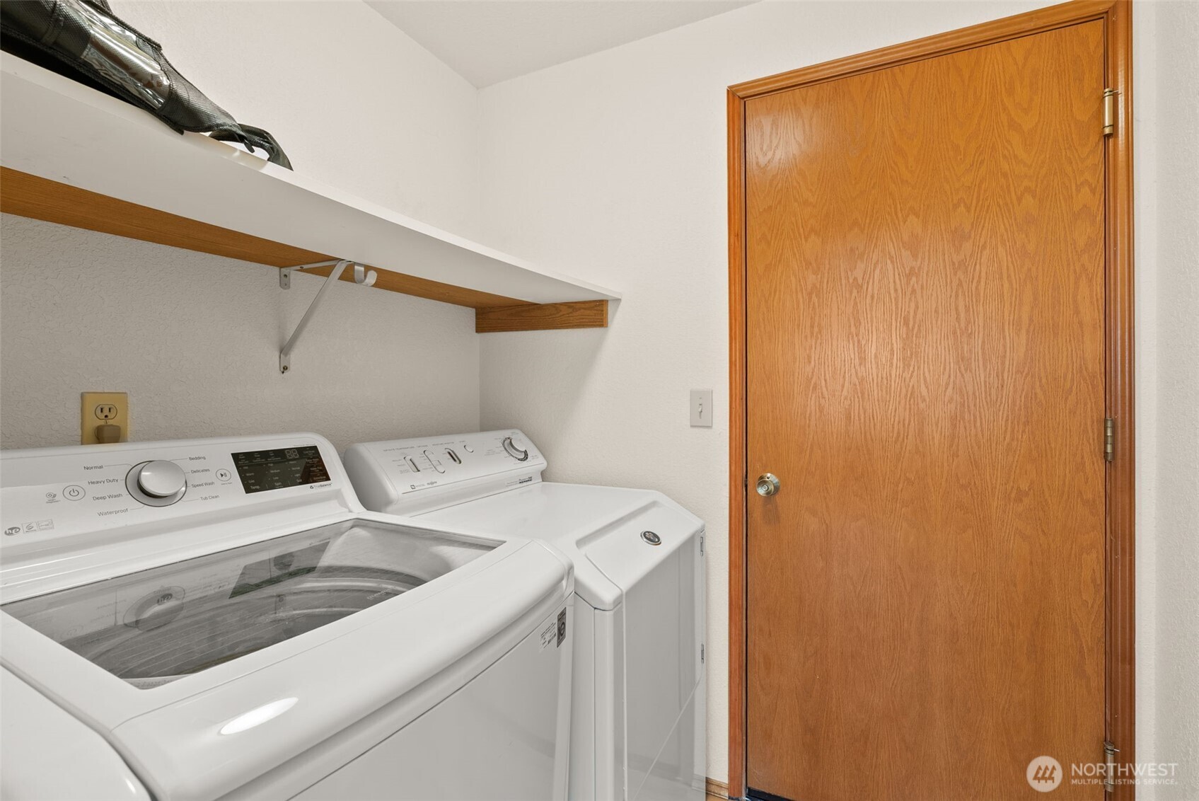 3724 Golden Eagle Loop Southeast Olympia, WA 98513 - Photo 33 of 40 a utility room with dryer and washer
