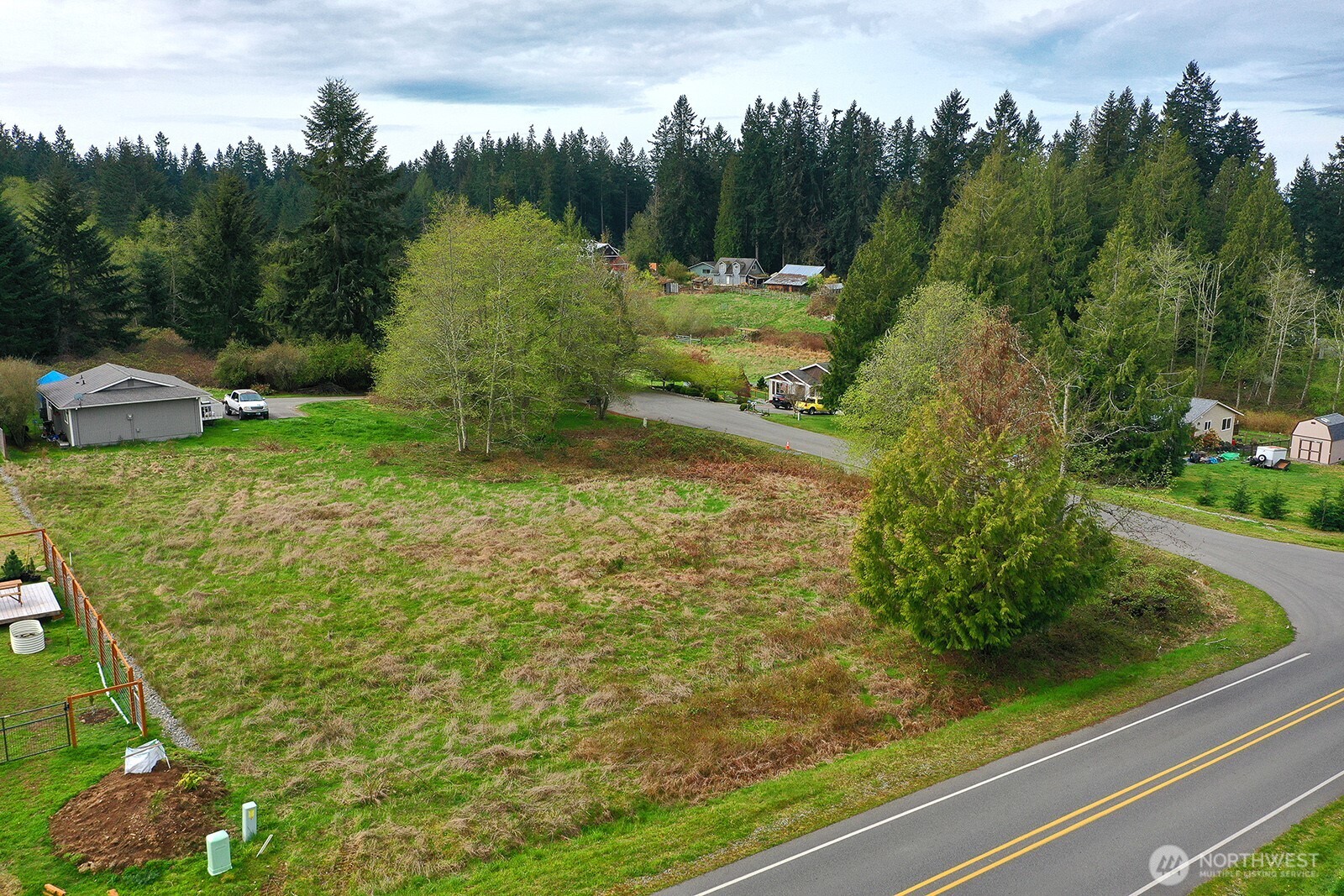 85 Skyview Drive Clinton, WA 98236 - Photo 15 of 26 a view of a garden from a balcony