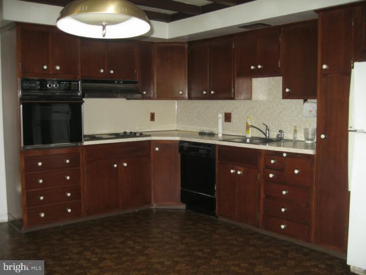 1024 Tenby Road Berwyn, PA 19312 - Photo 10 of 23 Kitchen