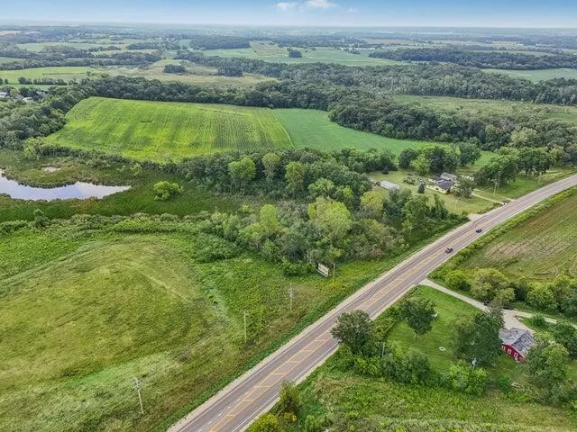 $550,000 | N9607 Highway 83 East Troy Wi 53120, Mukwonago, WI 53149