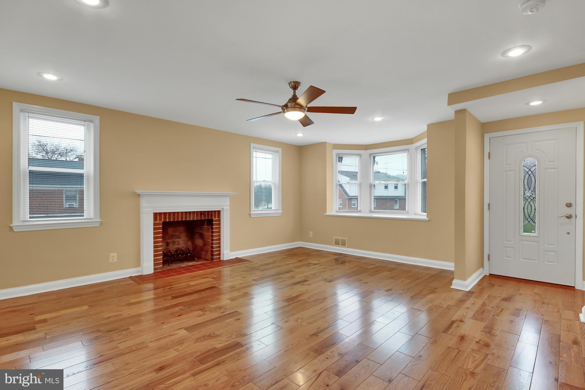 1501 Upshire Road Baltimore, MD 21218 - Photo 9 of 24 Living Room