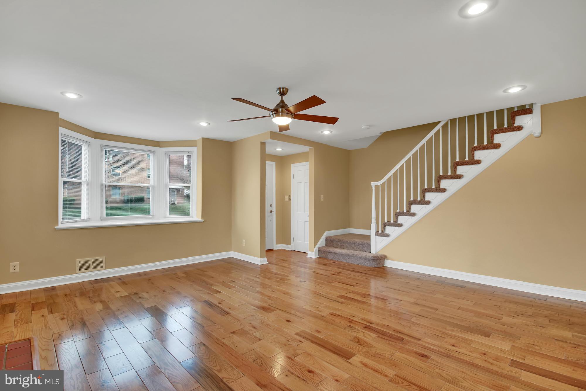 1501 Upshire Road Baltimore, MD 21218 - Photo 10 of 24 Living Room