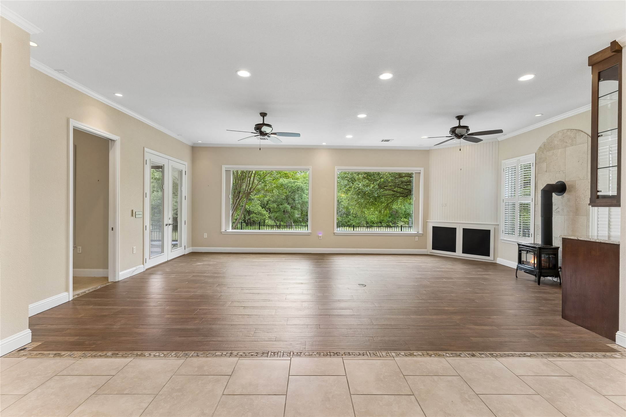 109 Crystal Springs Drive Georgetown, TX 78633 - Photo 4 of 29 Amazing picture windows!