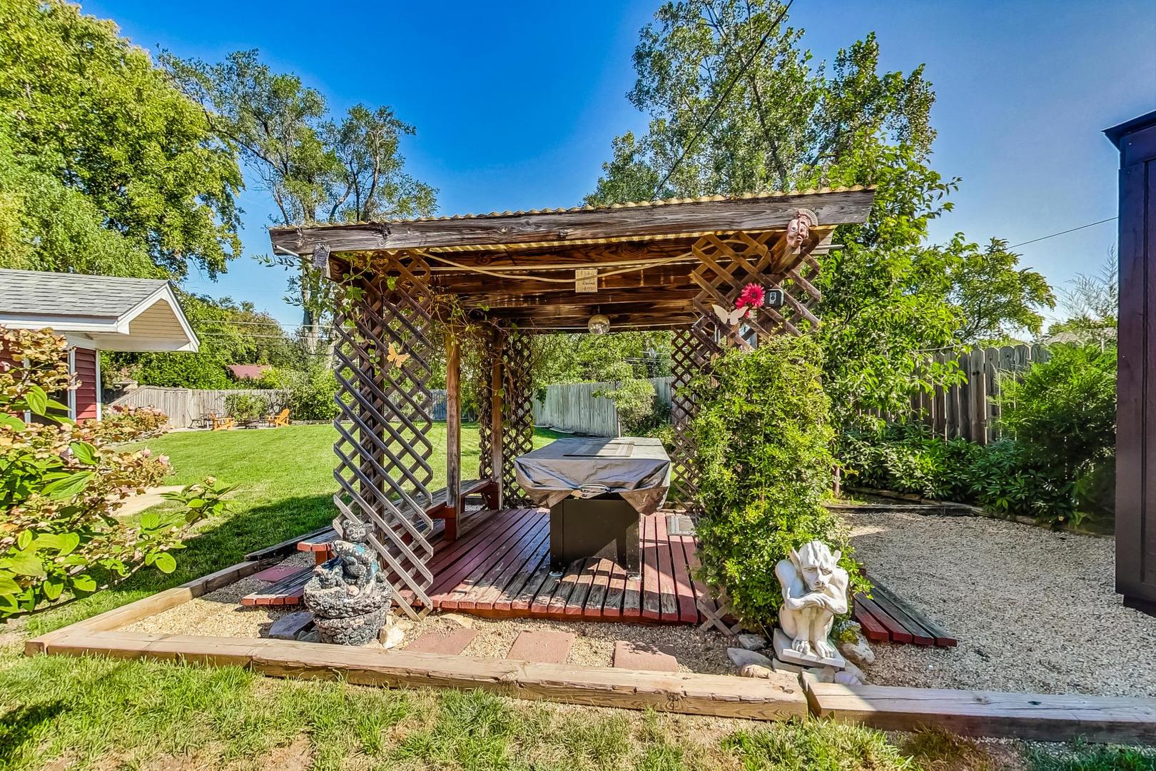 1738 Morse Avenue Des Plaines, IL 60018 - Photo 27 of 31 a view of outdoor space yard and patio