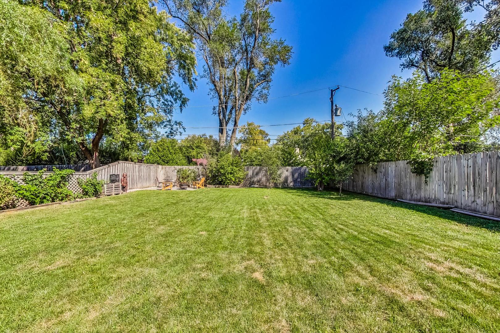 1738 Morse Avenue Des Plaines, IL 60018 - Photo 29 of 31 a view of a back yard