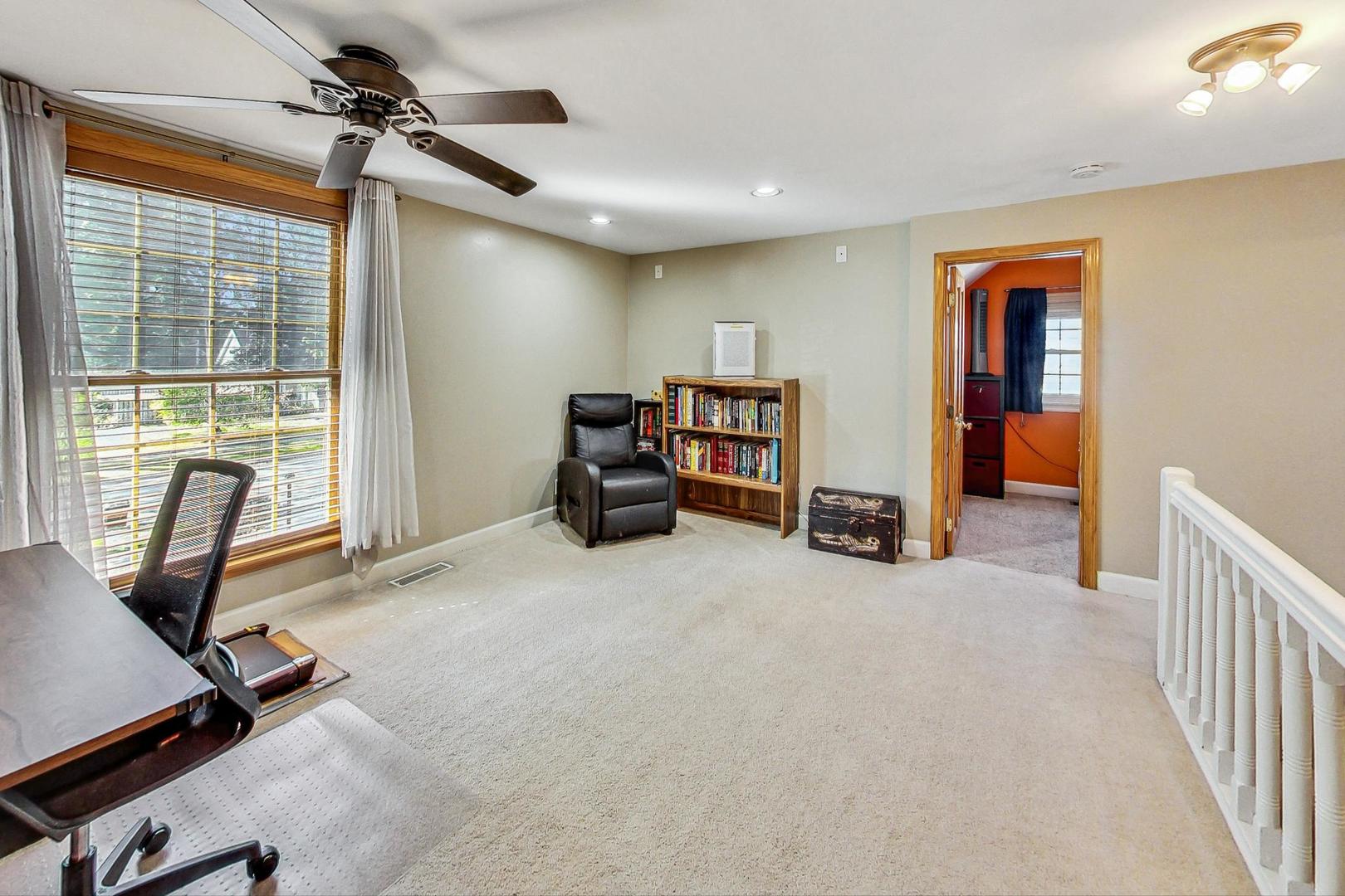 1738 Morse Avenue Des Plaines, IL 60018 - Photo 10 of 31 a view of a room with gym equipment