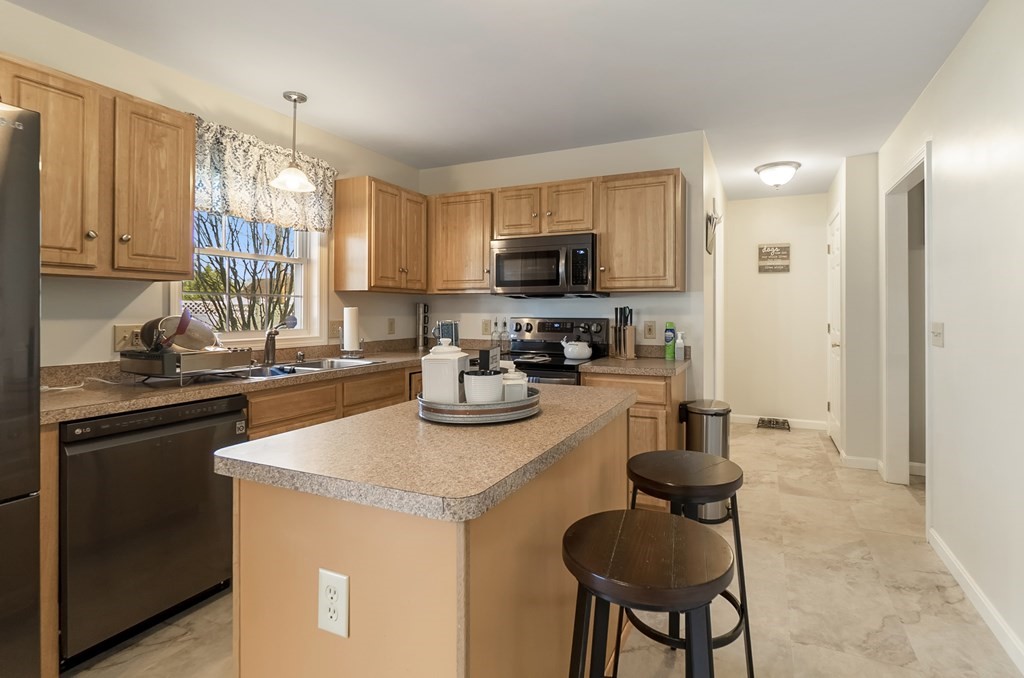195 Mazarin Street Springfield, MA 01151 - Photo 13 of 25