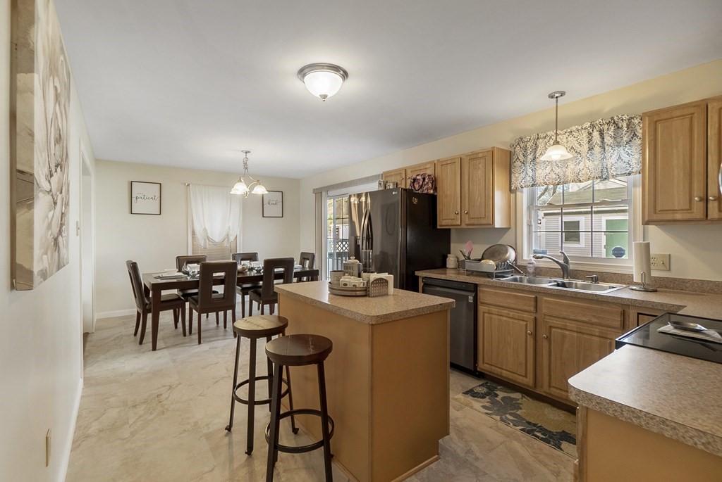 195 Mazarin Street Springfield, MA 01151 - Photo 14 of 25