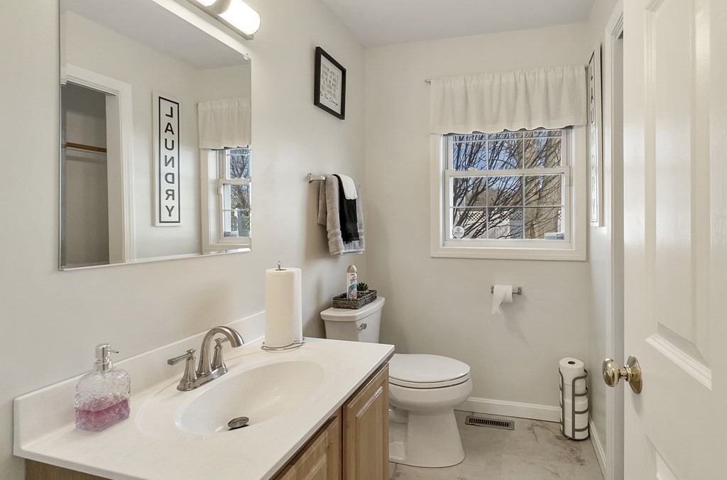 195 Mazarin Street Springfield, MA 01151 - Photo 15 of 25