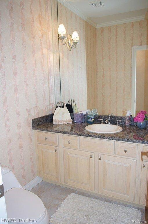 765 Crestwood Lane Rochester, MI 48309 - Photo 12 of 22 Powder Room