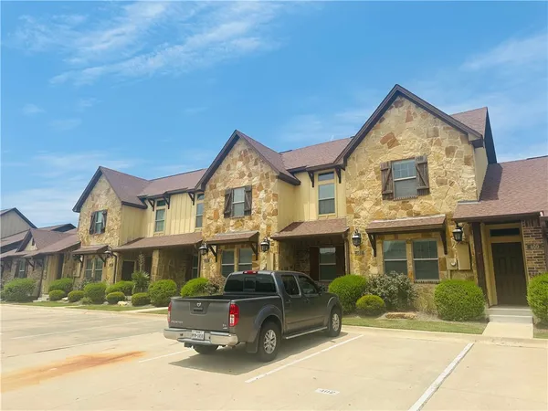 $2,700 | 402 Baby Bear Drive, College Station, TX 77845