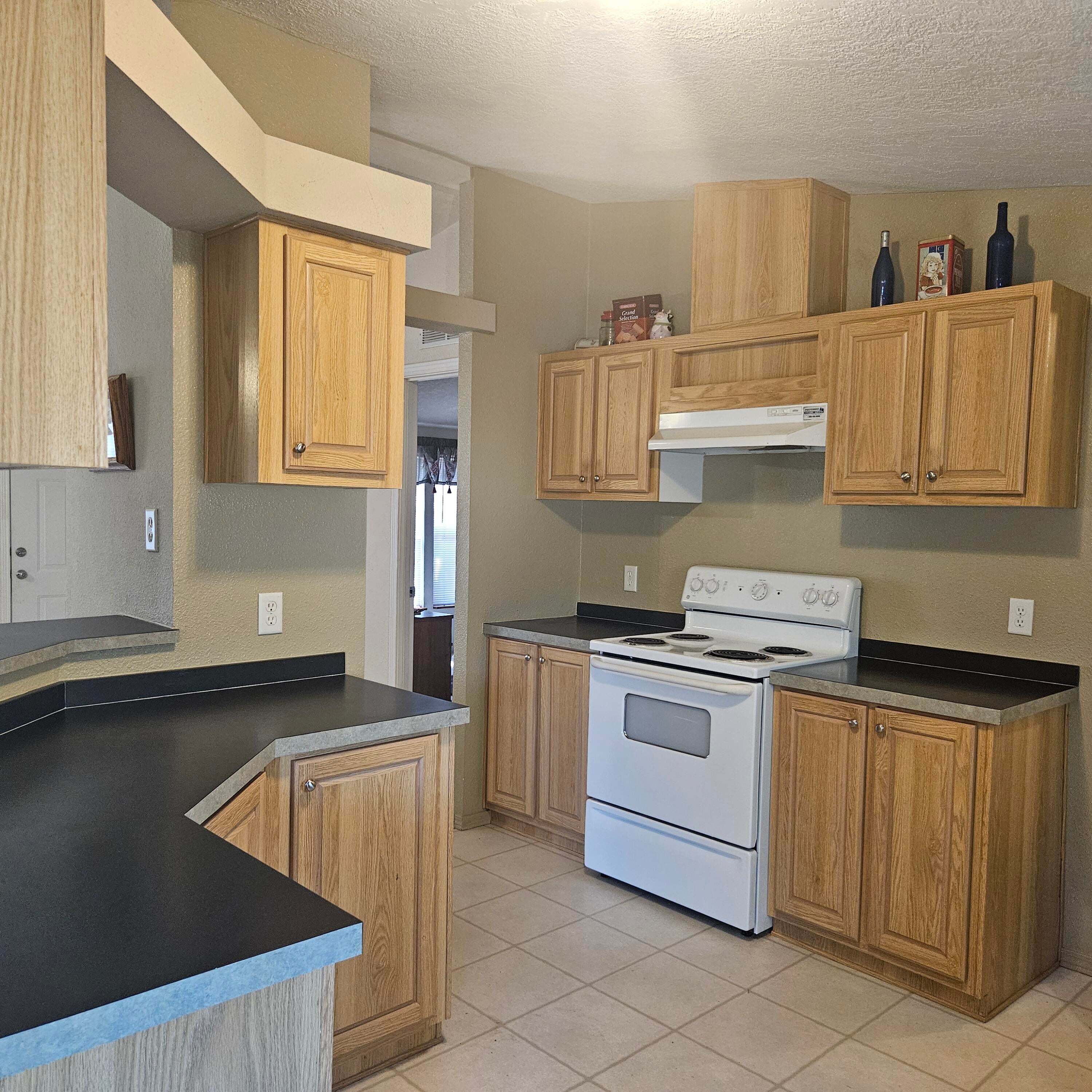 14165 Southwest Ridge Place Terrebonne, OR 97760 - Photo 7 of 23 kitchen