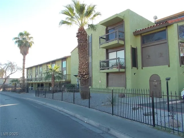 $730 | 711 East Twain Avenue, Unit B02, Las Vegas, NV 89169