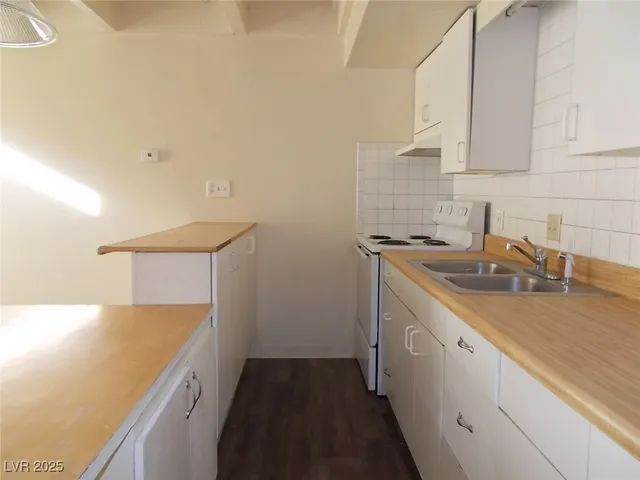 $730 | 711 East Twain Avenue, Unit B02, Las Vegas, NV 89169