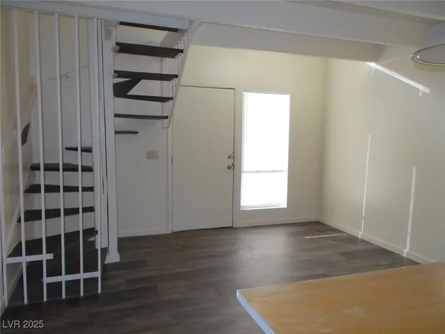 $730 | 711 East Twain Avenue, Unit B02, Las Vegas, NV 89169