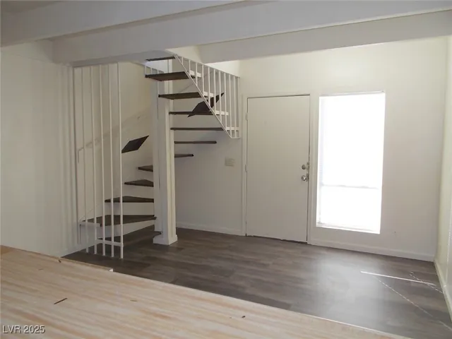 $730 | 711 East Twain Avenue, Unit B02, Las Vegas, NV 89169