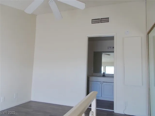 $730 | 711 East Twain Avenue, Unit B02, Las Vegas, NV 89169