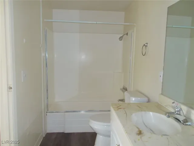 $730 | 711 East Twain Avenue, Unit B02, Las Vegas, NV 89169