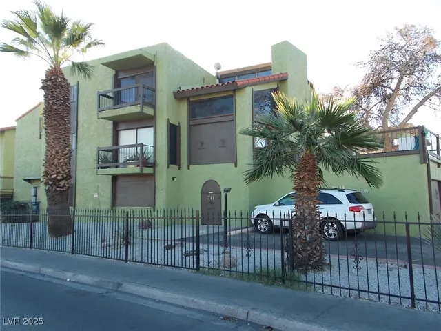 $730 | 711 East Twain Avenue, Unit B02, Las Vegas, NV 89169