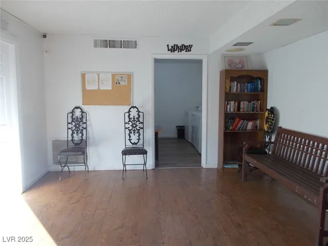 $730 | 711 East Twain Avenue, Unit B02, Las Vegas, NV 89169