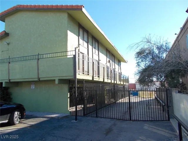 $730 | 711 East Twain Avenue, Unit B02, Las Vegas, NV 89169