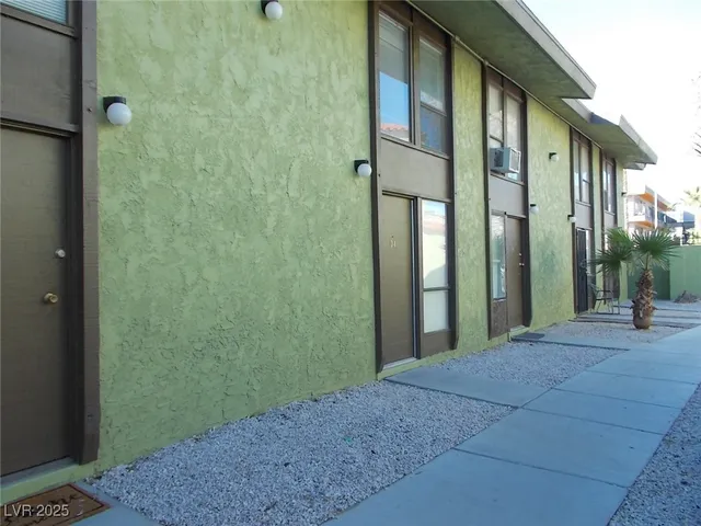 $730 | 711 East Twain Avenue, Unit B02, Las Vegas, NV 89169