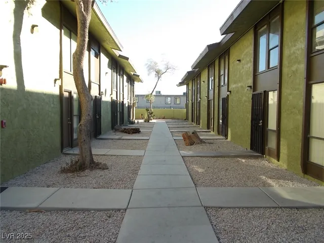 $730 | 711 East Twain Avenue, Unit B02, Las Vegas, NV 89169