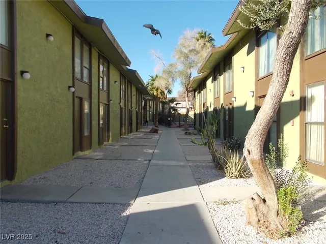 $730 | 711 East Twain Avenue, Unit B02, Las Vegas, NV 89169