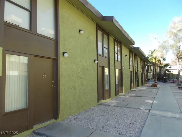 $730 | 711 East Twain Avenue, Unit B02, Las Vegas, NV 89169