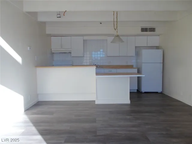 $730 | 711 East Twain Avenue, Unit B02, Las Vegas, NV 89169