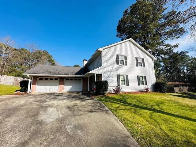 a view of a house with a yard