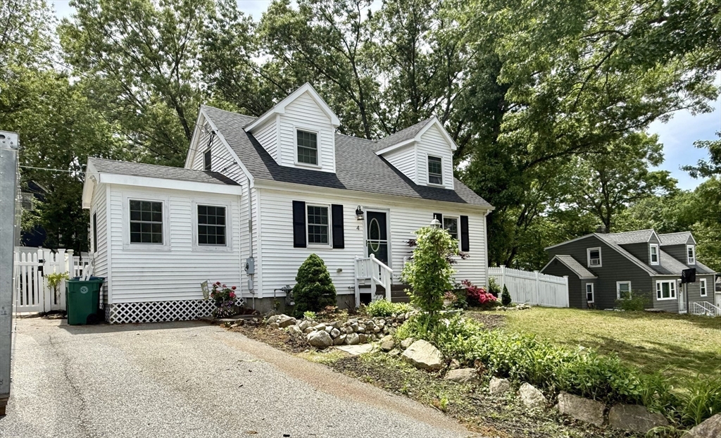 4 Robin Road Billerica, MA 01821 - Photo 3 of 15
