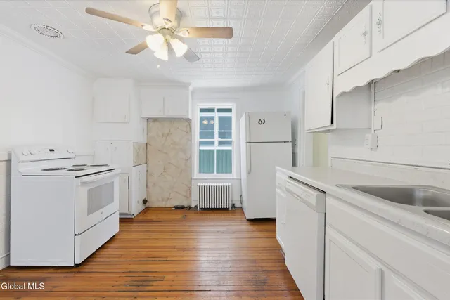 $2,700 | 106 Lawrence Street, Saratoga Springs, NY 12866