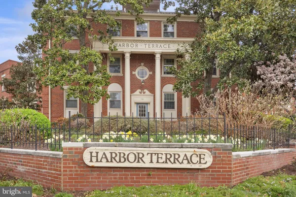 $2,150 | 1301 East Abingdon Drive, Unit 2, Alexandria, VA 22314