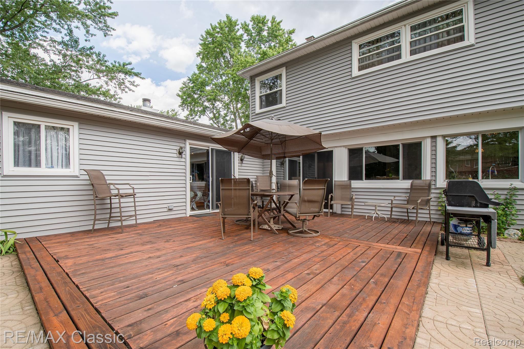 22715 Shadowpine Way Novi, MI 48375 - Photo 31 of 34 Large Back deck