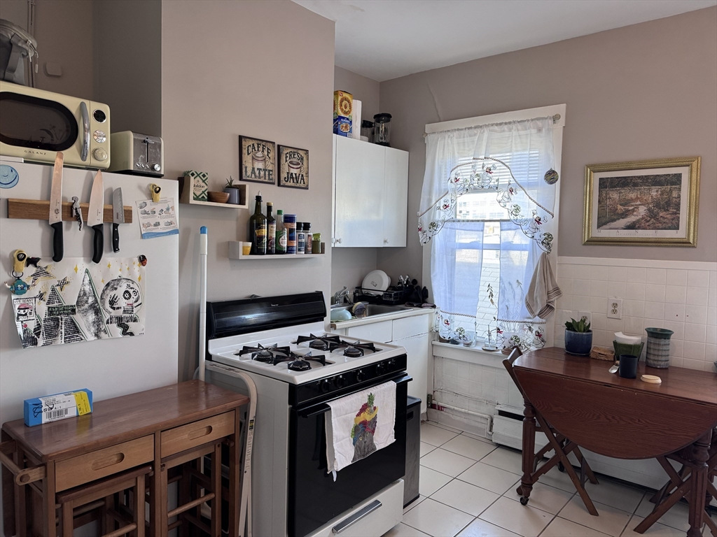 20 Harding Street Cambridge, MA 02141 - Photo 7 of 8